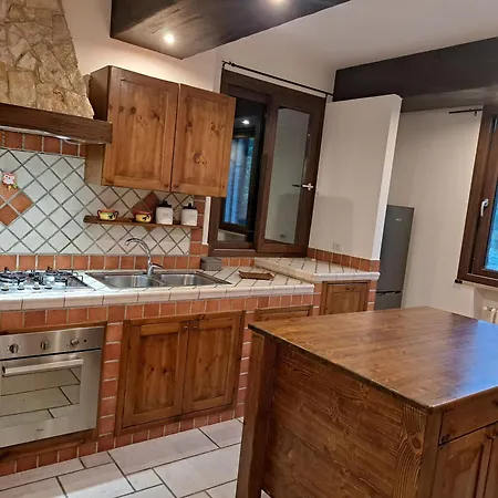 Gio's 3* بيسْكيتْشّي